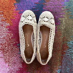 Jeffrey Campbell Ibiza Crochet Flats size 7